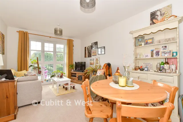 Kensett Avenue, Southwater, RH13, photo 2