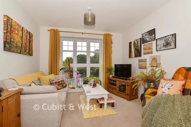 Kensett Avenue, Southwater, RH13, photo 3