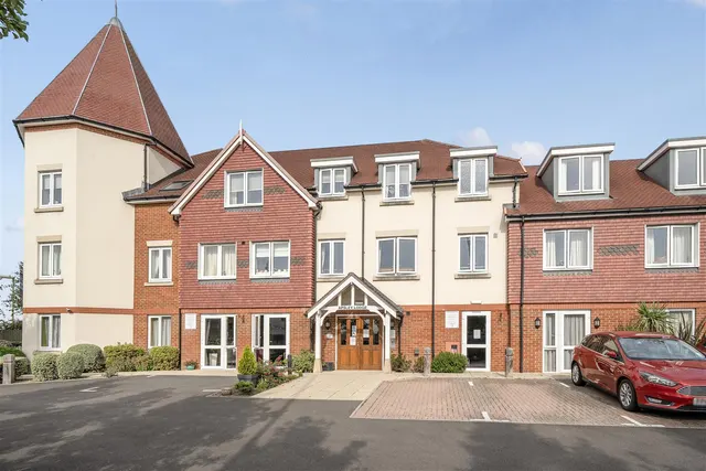 London Road, Waterlooville, PO7, photo 1