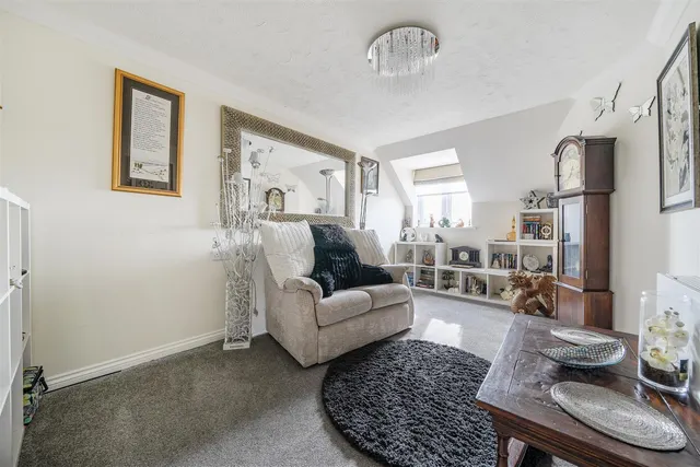 London Road, Waterlooville, PO7, photo 3
