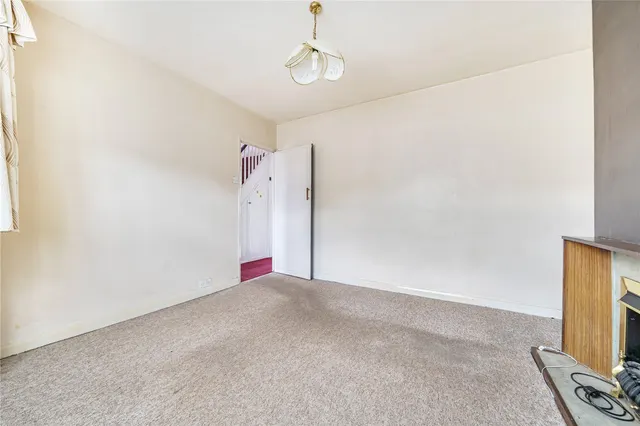Photo 3 — Avondale Avenue, East Barnet, EN4 8NB