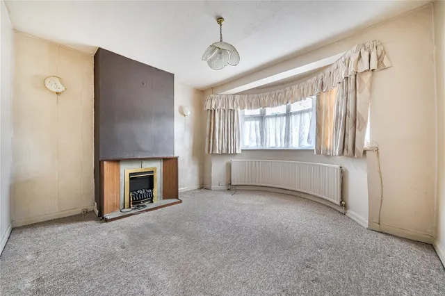 Photo 2 — Avondale Avenue, East Barnet, EN4 8NB