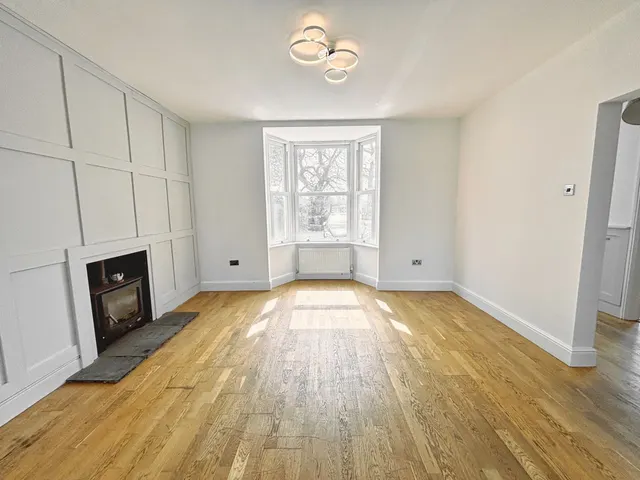 Fernhill Road, Horley, RH6, photo 2