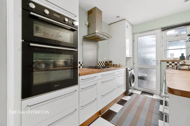 London Road, Mitcham, CR4, photo 2