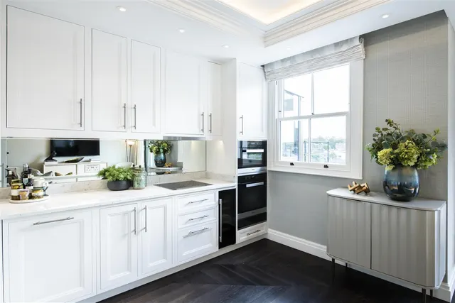 Photo 3 — Prince Of Wales Terrace, Kensington, London, W8 5PQ