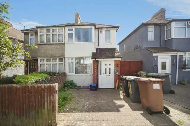 Third Avenue, Luton, LU3, photo 1