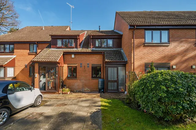 Tower Close, GU30, photo 1