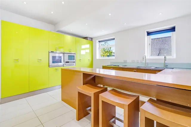 St. James's Drive, London, SW17, photo 2
