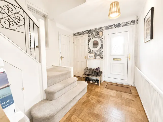 Northway, Heswall, CH60, photo 3