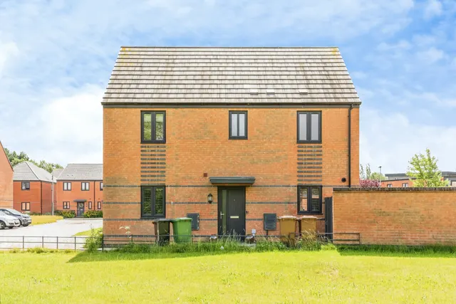 Juniper Grove, Wellingborough, NN8, photo 1