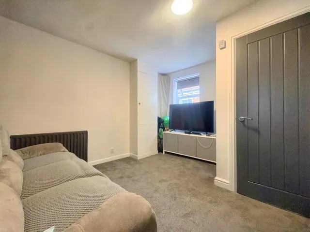 Town Centre, SN1, photo 2