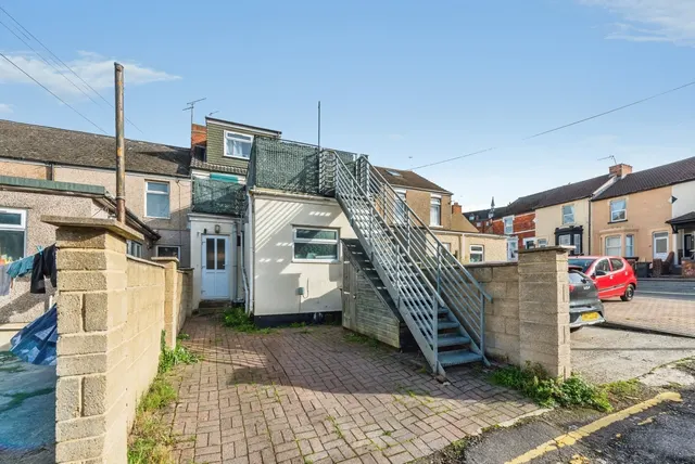 Dowling Street, Swindon, SN1, photo 2