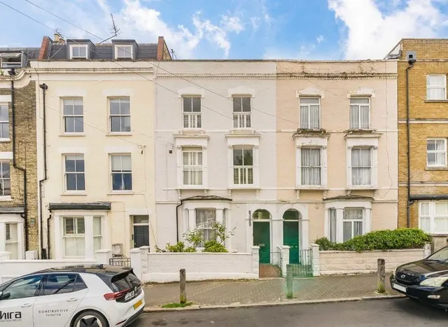 Cairns Road, Between The Commons, SW11, photo 1