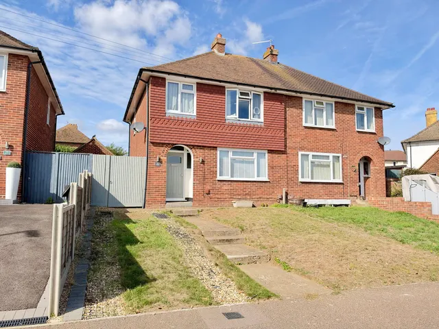 Stunning Three Bedroom Semi Detached With No Onward Chain Close, To The Train Station, photo 1