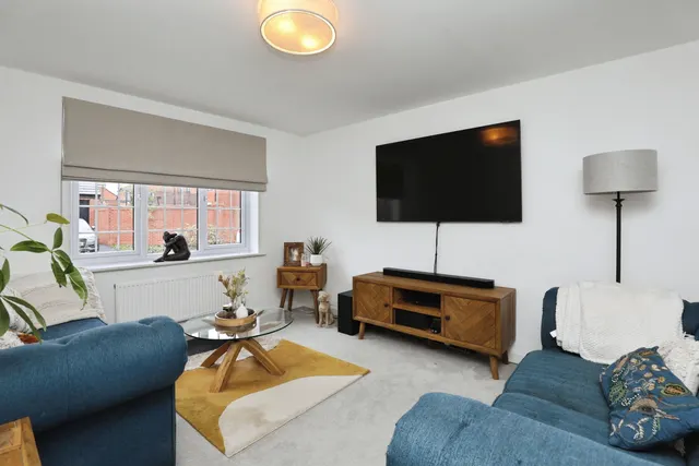 Reedmace Way, Crewe, CW2, photo 3