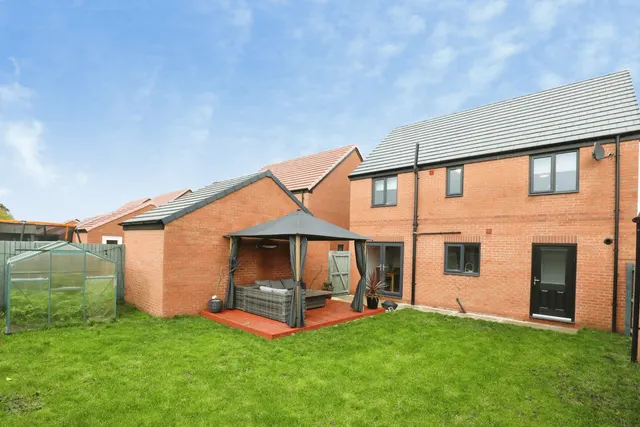 Reedmace Way, Crewe, CW2, photo 2