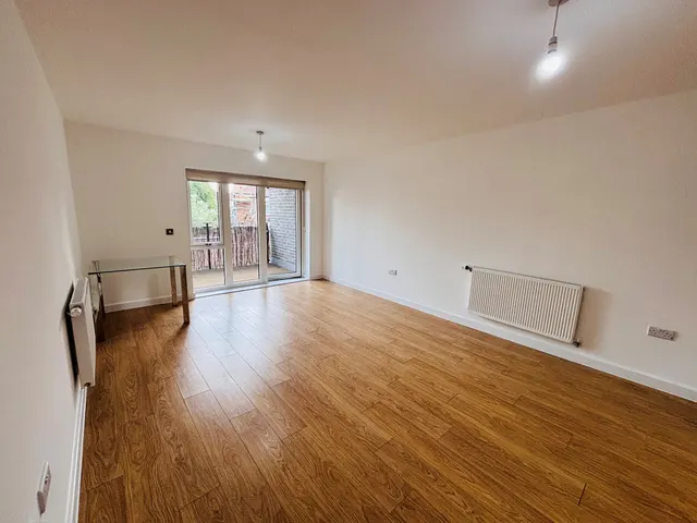 Telford Road, LONDON, photo 1