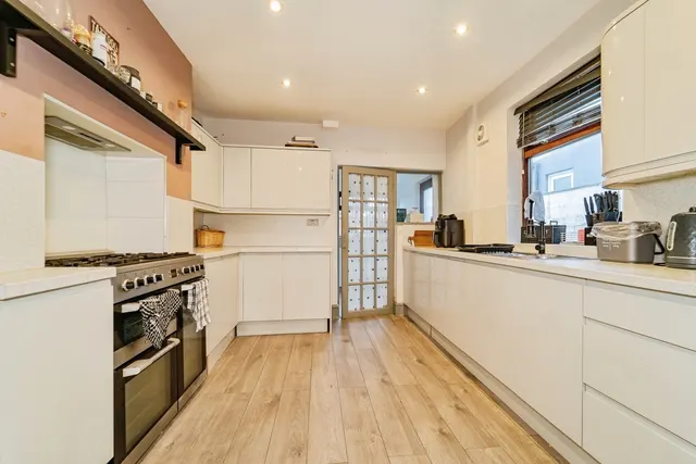 Great North Road, Milford Haven, SA73, photo 3