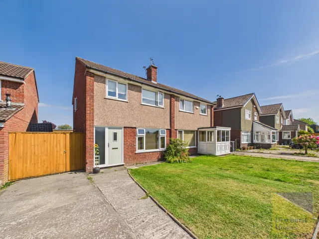 Chestnut Avenue, Penwortham, Preston, Lancashire, PR1 0PP, photo 1