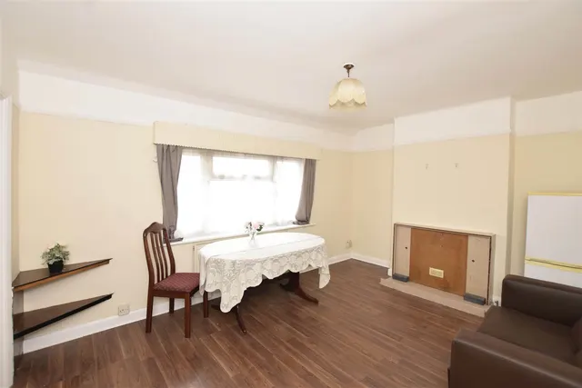 Fernwood Avenue, Wembley, HA0, photo 3