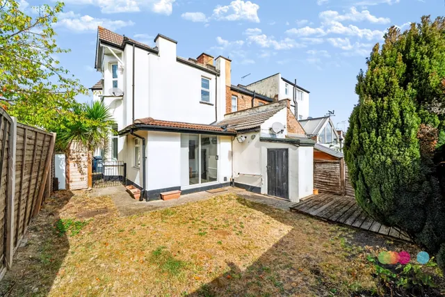 Pembroke Road, London, photo 1
