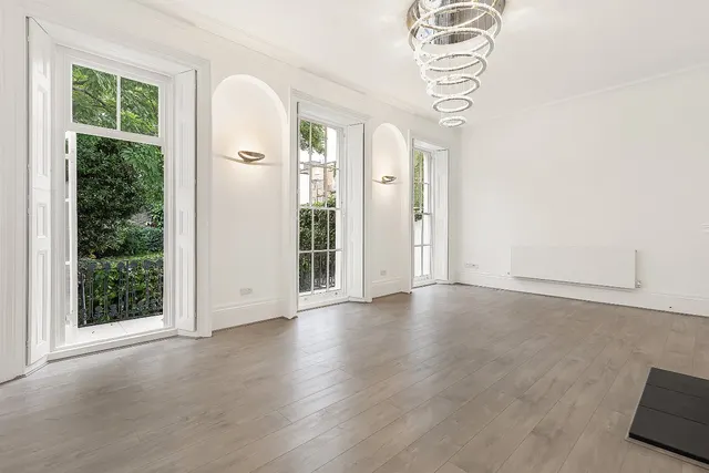 Photo 3 — St Johns Wood Road, St John's Wood, London, NW8 8RE