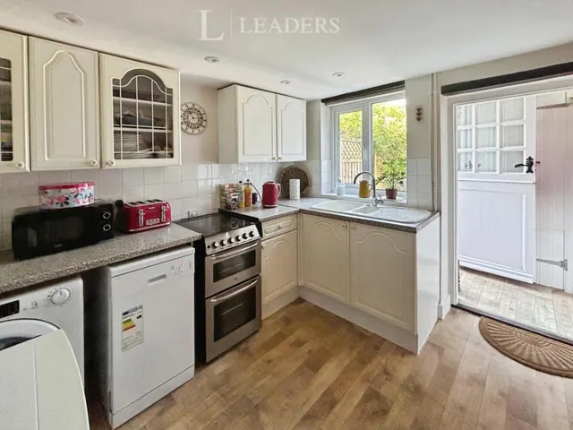 White Chimney Row, Westbourne, PO10, photo 3