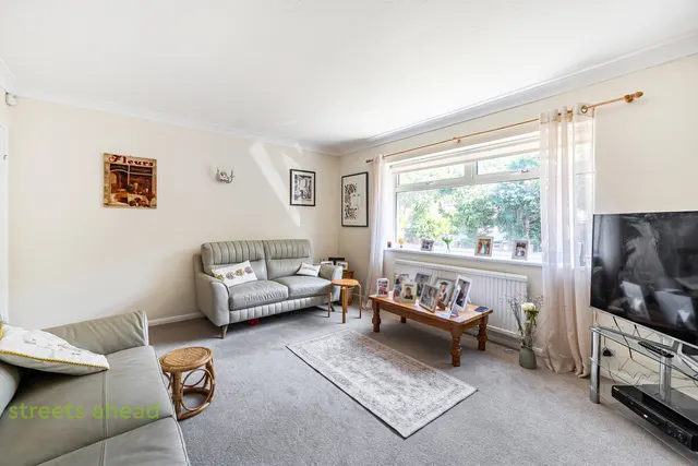 Caterham Drive, Coulsdon, CR5, photo 3