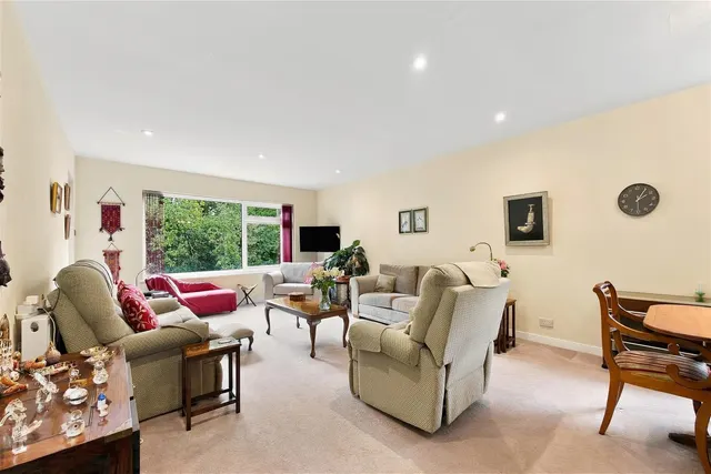 Bradgate Road, Altrincham, WA14, photo 2