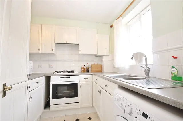 Nightingale Shott, Egham, TW20, photo 3