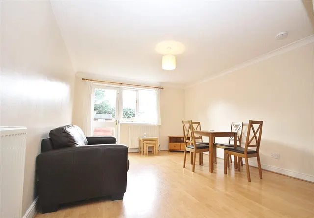 Nightingale Shott, Egham, TW20, photo 2
