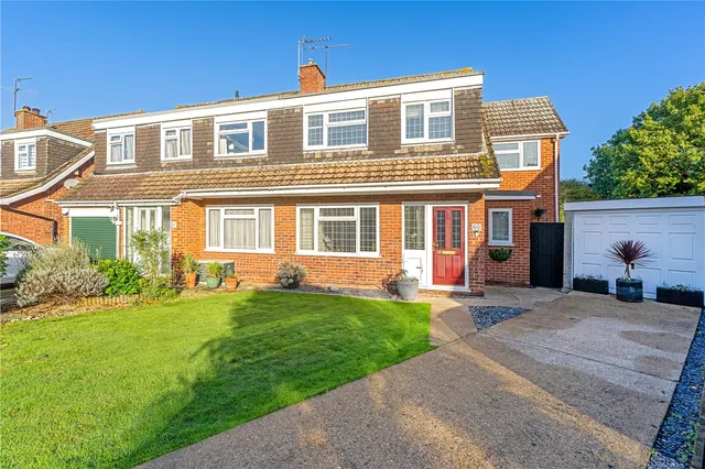 Wordsworth Road, Hampton, TW12 1ER, photo 1