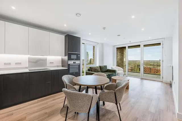 Everdene Path, London, W3, photo 3