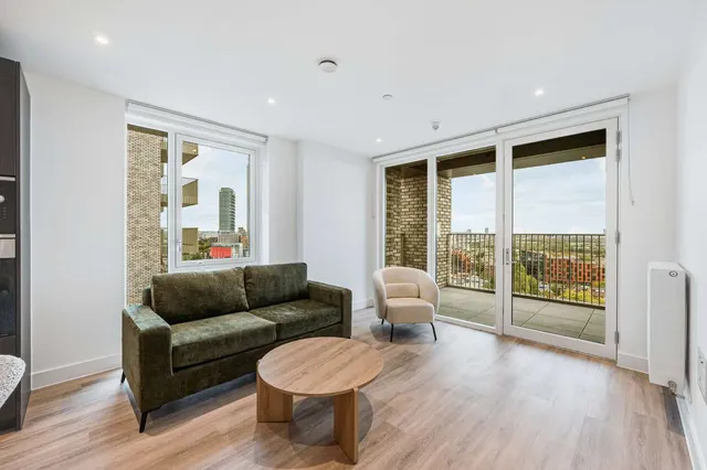 Everdene Path, London, W3, photo 2