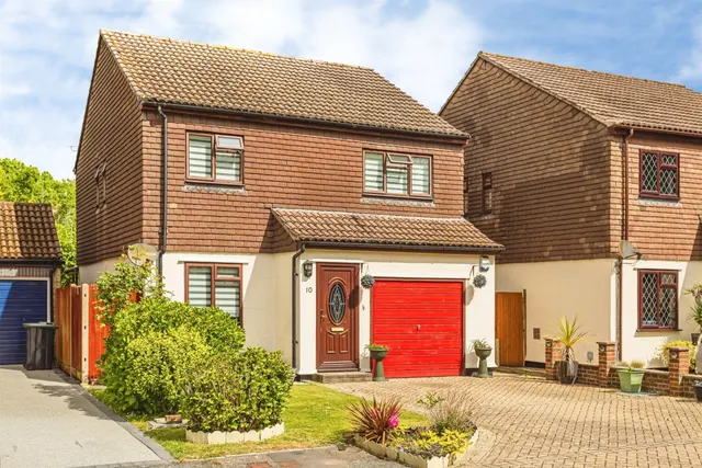 The Willows, Burgess Hill, photo 1