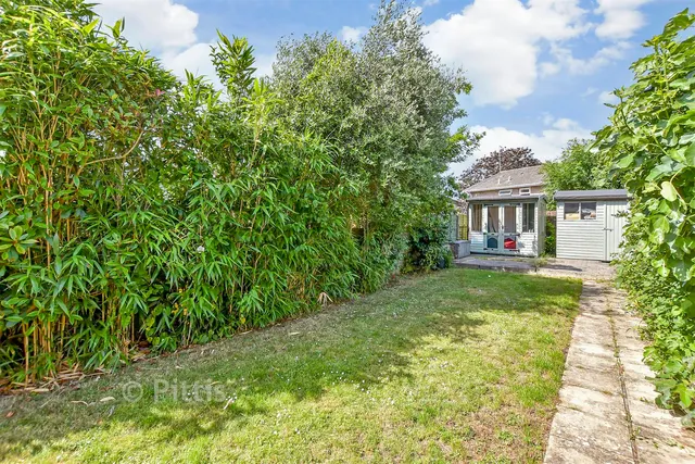 St. Michael's Avenue, Haylands, PO33, photo 2