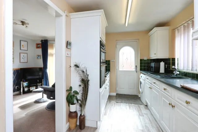 Photo 3 — Metcalfe Avenue, Killamarsh, Sheffield, Derbyshire, S21