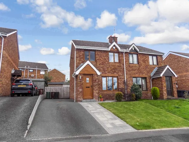 Glenwood Court, Lisburn, BT28, photo 1