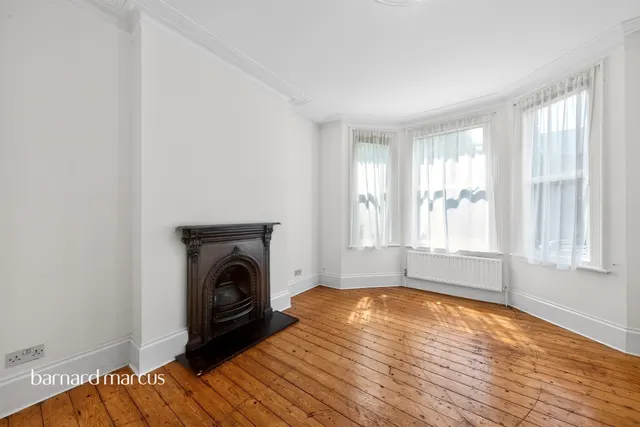 Castle Road, London, N12, photo 3