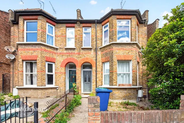 Castle Road, London, N12, photo 1