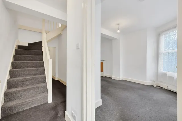 Hazeldean Road, London, NW10, photo 2