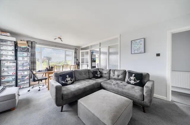 Central Avenue, Findon Valley, BN14, photo 2