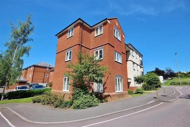 2 bedroom flat, Wolage Drive, Grove, OX12