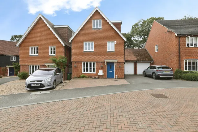 Rascals Close, Southwater, RH13, photo 1