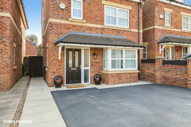 Hall Gardens, Barnsley, S72, photo 1