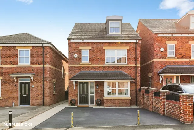Hall Gardens, Barnsley, S72, photo 2