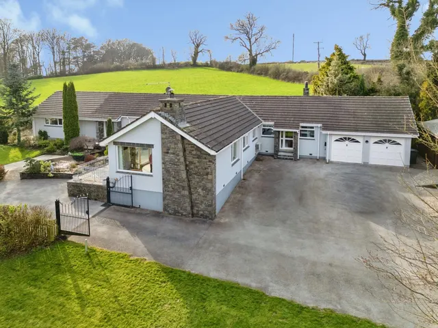 Grange-over-sands, LA11, photo 1