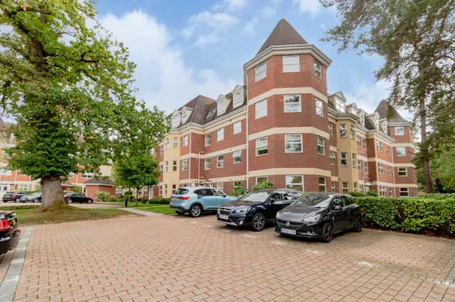 Elmhurst Court, Heathcote Road, photo 1