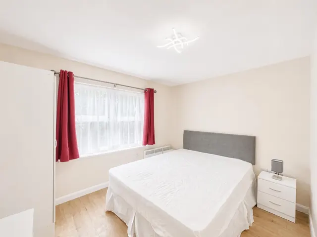 bed Apartment To LetNuffield Court, Heston, TW5, photo 3