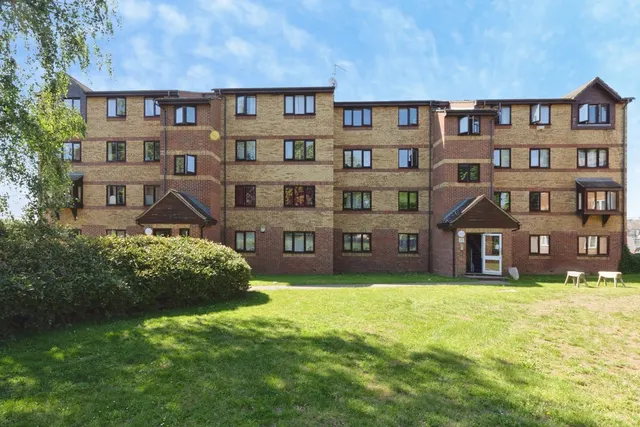 Greenslade Road, Barking, IG11, photo 1